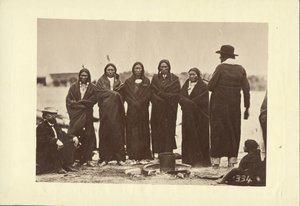 Tashunkakokip (Viejo hombre temeroso de sus caballos) y sus jefes, Oglala